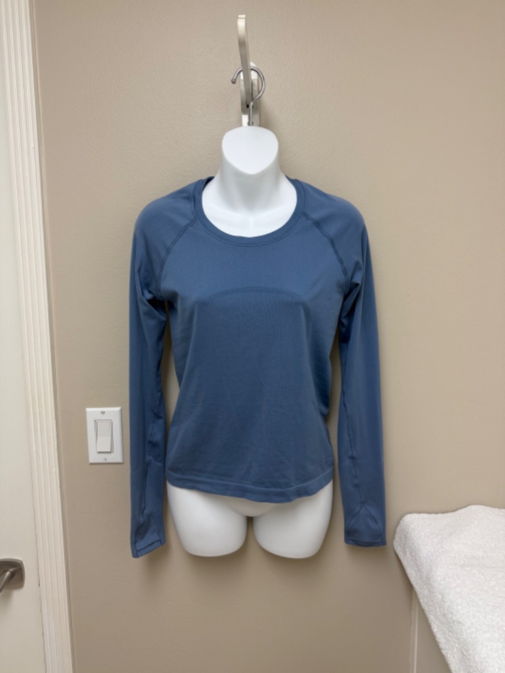 Lululemon Swiftly Tech Long-Sleeve Shirt 2.0 *Waist Length Washed Denim Blue 6